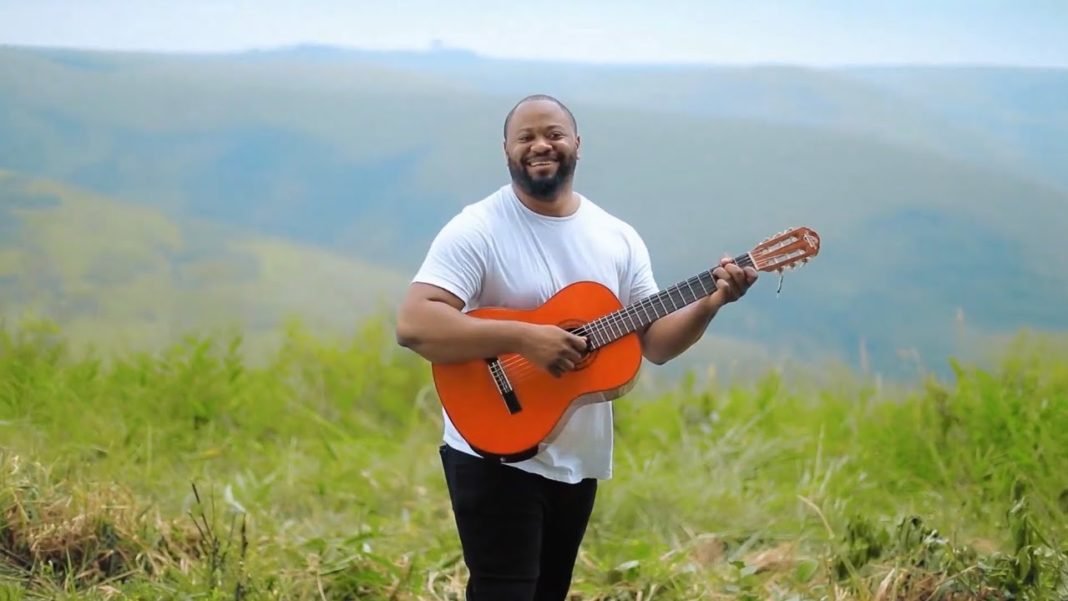 Moise Mbiye – FIDÈLE (Clip Officiel)