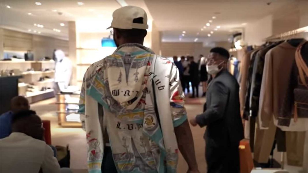 Fally Ipupa frappe fort : Boyoka décision azui pona Djino Liaki ndenge akimisi ba musiciens na Poto Fally Ipupa frappe fort : Boyoka décision azui pona Djino Liaki ndenge akimisi ba musiciens na Poto