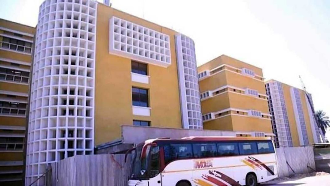 Lubumbashi : “Je n’accepterais jamais qu’une partie de l’espace de l’Hôpital Jason Sendwe soit vendue à un sujet libanais pour ériger un complexe commercial” (J-C Muyambo) Lubumbashi : “Je n’accepterais jamais qu’une partie de l’espace de l’Hôpital Jason Sendwe soit vendue à un sujet libanais pour ériger un complexe commercial” (J-C Muyambo)