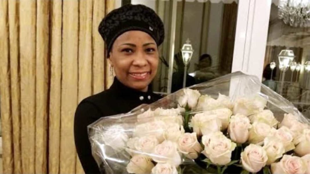 Botala surprise basali Maman Olive Lembe pona anniversaire na ye