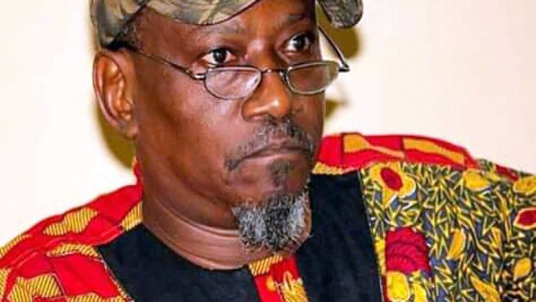 Jean Goubald en larmes, très énervé par la situation politique du pays