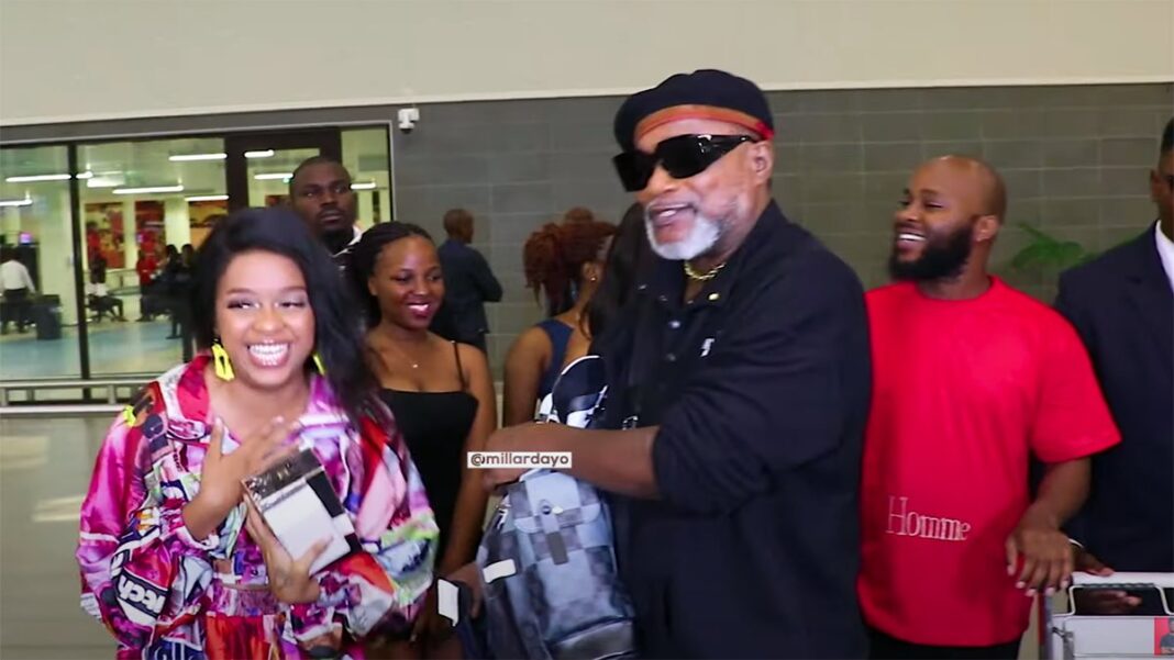 VIDEO. L’arrivée de Koffi Olomidé en Tanzanie VIDEO. L’arrivée de Koffi Olomidé en Tanzanie