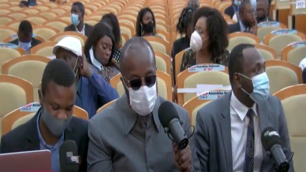 Le débat en direct du Palais du peuple Le débat en direct du Palais du peuple