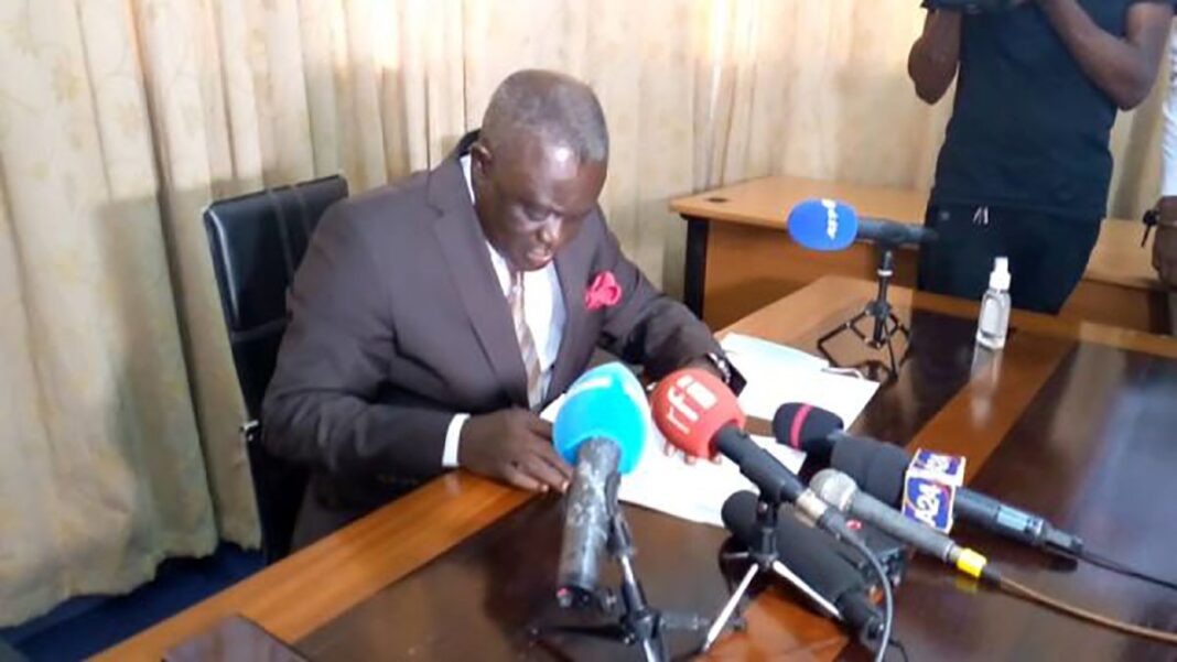 Les sénateurs FCC demandent au Chef de l’État de mettre fin à la dérive dictatoriale Les sénateurs FCC demandent au Chef de l’État de mettre fin à la dérive dictatoriale