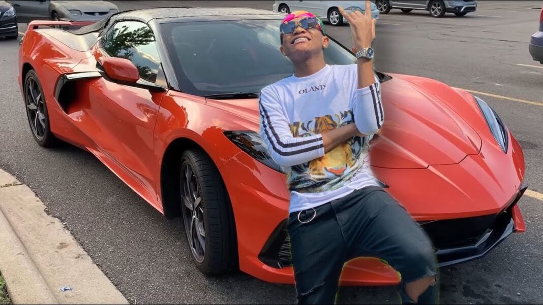 La nouvelle voiture d’INNOSS’B qui apparaîtra dans son nouveau clip La nouvelle voiture d’INNOSS’B qui apparaîtra dans son nouveau clip