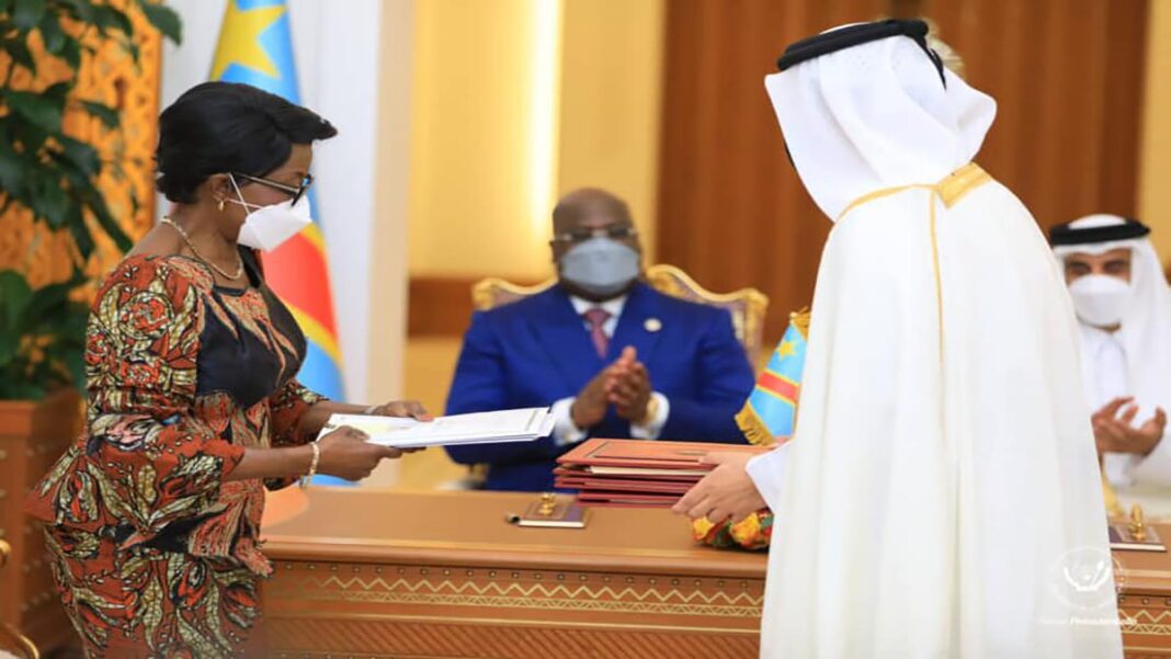Félix Tshisekedi et Cheikh Tamim Ben Hamad Al Thani signent l’accord de coopération maritime Félix Tshisekedi et Cheikh Tamim Ben Hamad Al Thani signent l’accord de coopération maritime