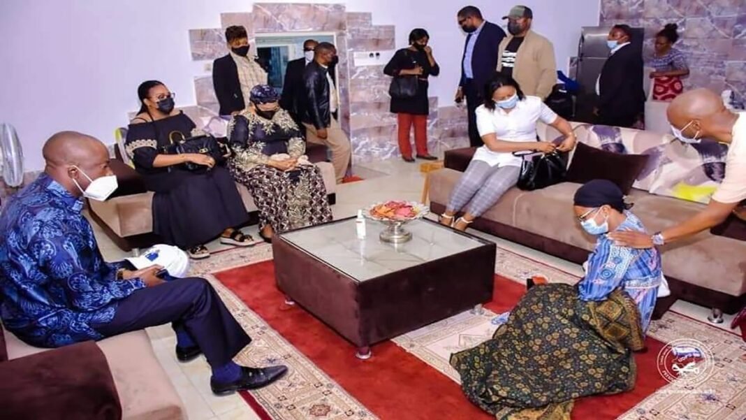 La mère de Félix Tshisekedi, Maman Marthe rend visite de réconfort à la famille Kadiombo