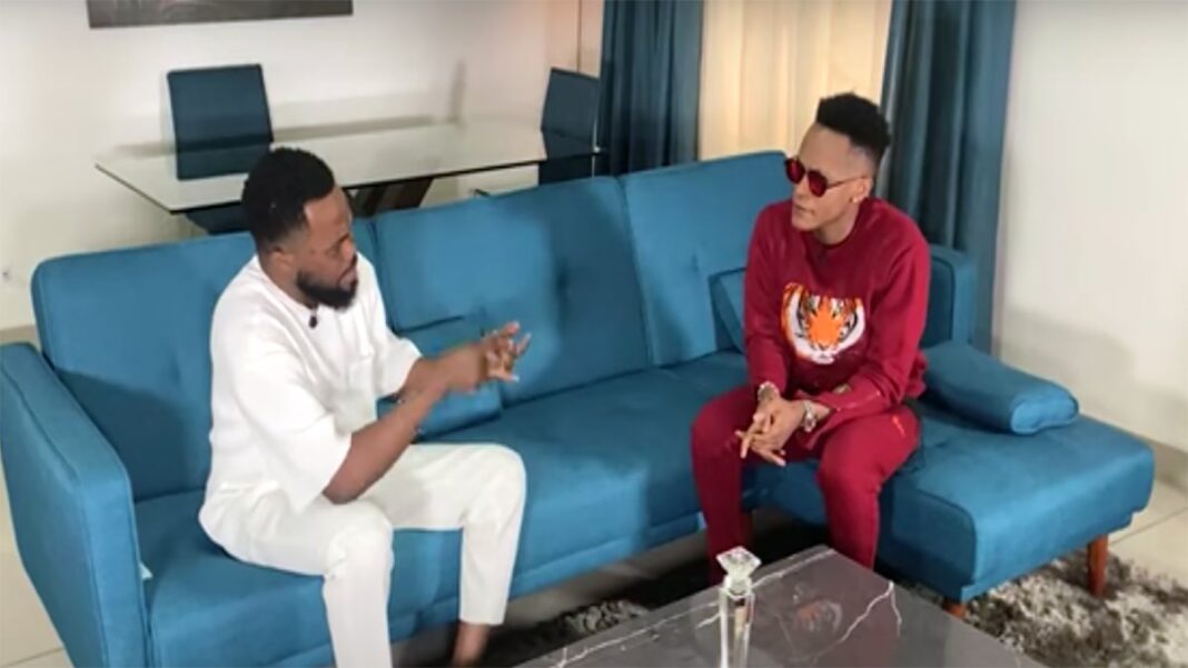 Innoss’B ouvre les portes de sa maison à Noly Tambu et lâche… Innoss’B ouvre les portes de sa maison à Noly Tambu et lâche…