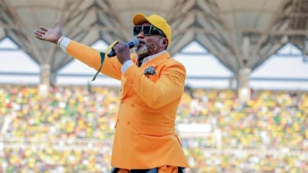 Prestation de Koffi Olomide avant le match Young Boy (Yanga SC) vs Zanaco FC en Tanzanie Prestation de Koffi Olomide avant le match Young Boy (Yanga SC) vs Zanaco FC en Tanzanie