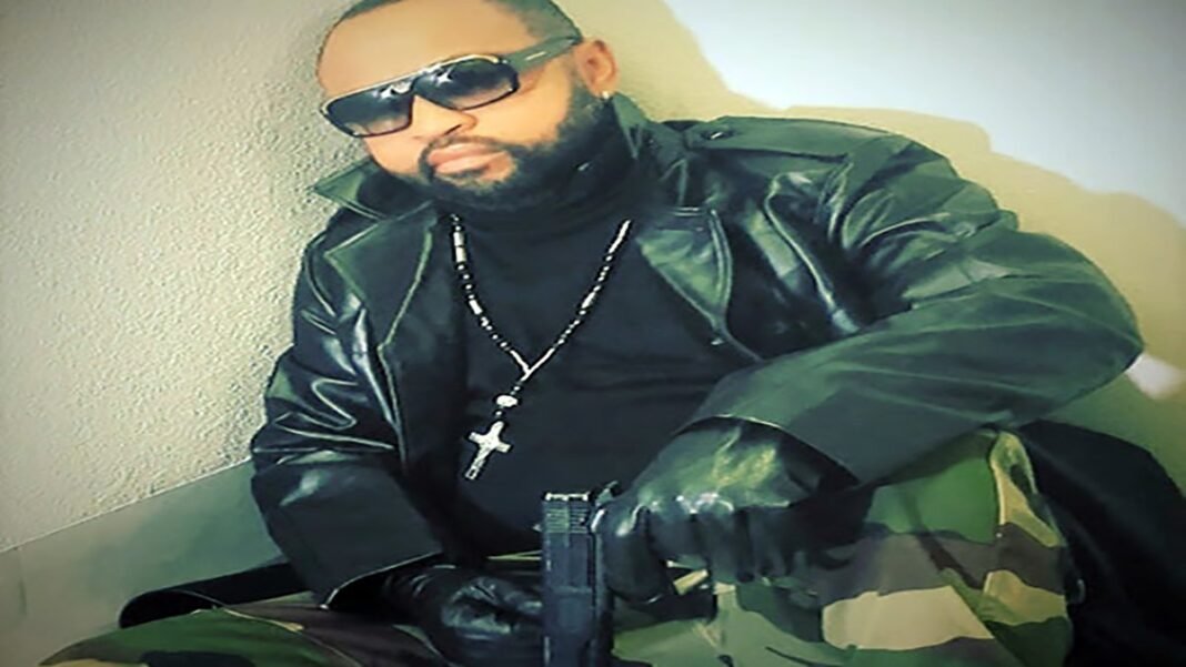 Denis Lessie très fâché contre Alain Mpela : « Kokota makambu ya grande soeur na yo na président te »