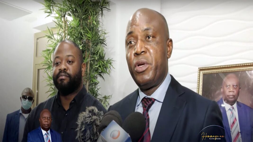 Visite de consolation : Le gouverneur Gentiny Ngobila rend visite à Moise Mbiye Visite de consolation : Le gouverneur Gentiny Ngobila rend visite à Moise Mbiye