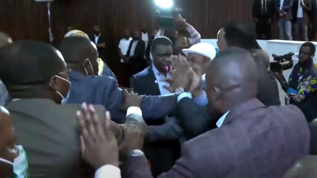 Exclusivité : Bagarre à l’Assemblée nationale