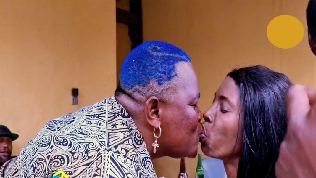 Une rencontre sur fond de réconciliation entre Kissindjora et Manicke à l’arrivée de Koffi Olomide Une rencontre sur fond de réconciliation entre Kissindjora et Manicke à l’arrivée de Koffi Olomide