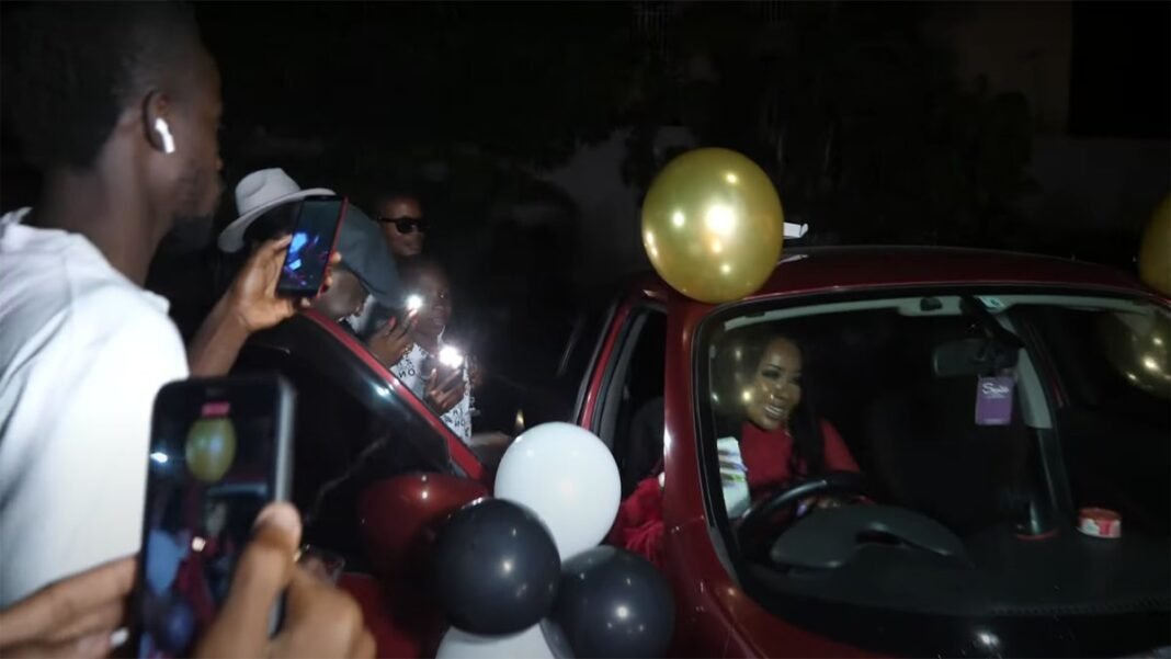 Le mari de Grace Temo offre à sa femme une jeep à son anniversaire