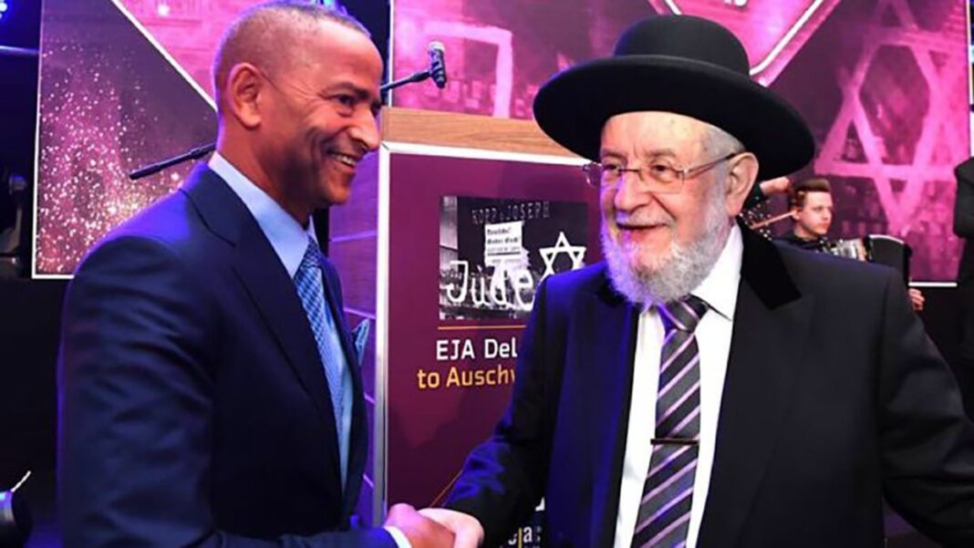 Moïse Katumbi prend part à la cérémonie de commémoration des victimes de la nuit de Cristal Moïse Katumbi prend part à la cérémonie de commémoration des victimes de la nuit de Cristal