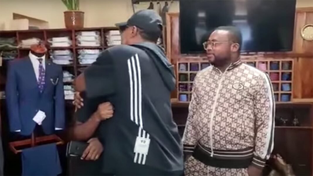 Koffi Olomide en plein shopping à Bukavu