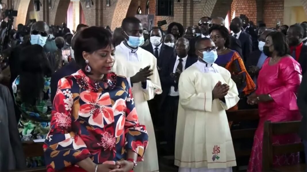 VIDEO. Mgr Donatien Nshole consacré Chapelain du Pape par le Cardinal Fridolin Ambongo