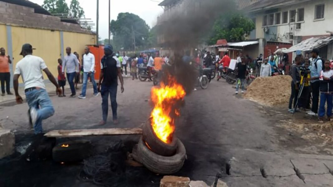 La Base de l’UDPS envahit la résidence de Jean-Marc Kabund et lui demande de retirer sa décision