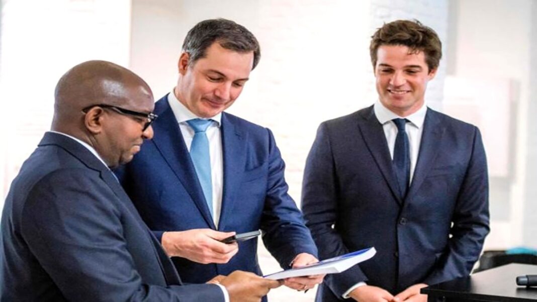 Bruxelles : De Croo remet à Sama Lukonde l’inventaire de 84.000 œuvres d’art « volés » Bruxelles : De Croo remet à Sama Lukonde l’inventaire de 84.000 œuvres d’art « volés »