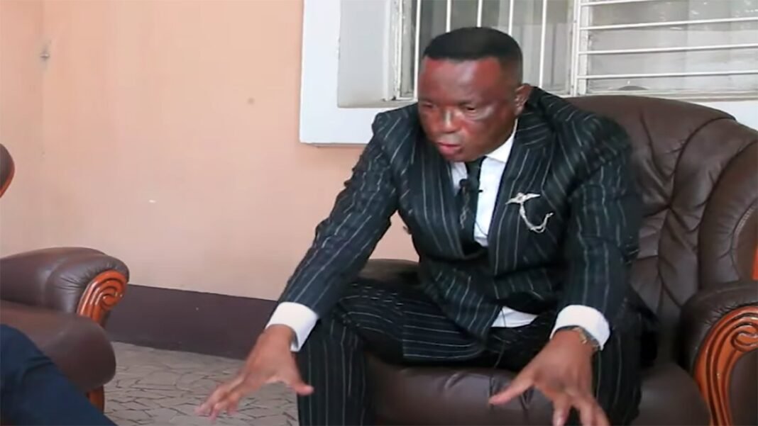 Denis Lessie a pété : « Ba ndumba baza batu na ngai, ba bengisi ngai na boîte »