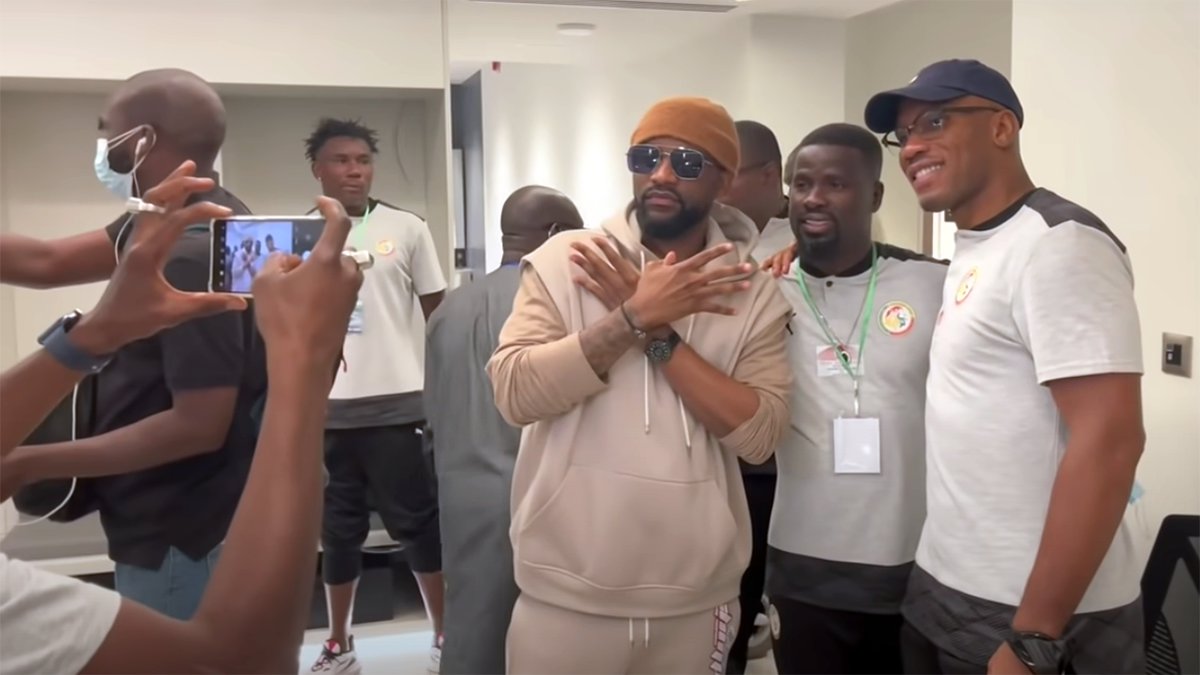 Fally Ipupa, Ambiance dans les vestiaires des Legends du football avec
