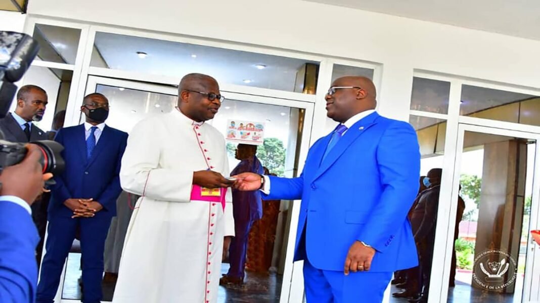 Le président Félix Tshisekedi offre à Mgr Donatien Nshole une jeep 4×4 neuve