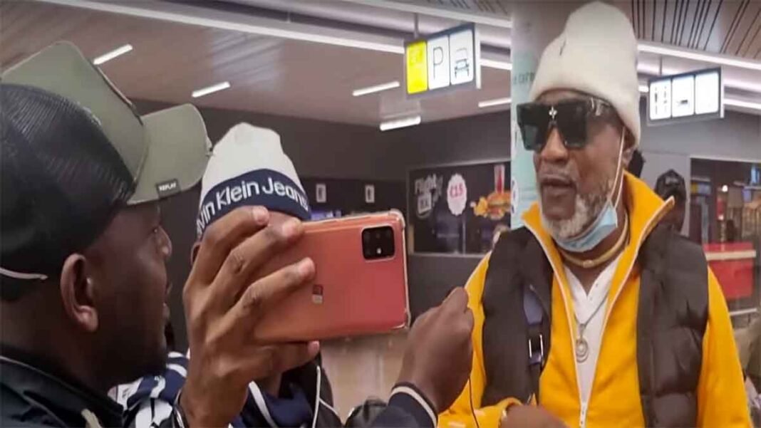 Exclusivité: Arrivée de Koffi Olomide et son équipe à Bruxelles Exclusivité: Arrivée de Koffi Olomide et son équipe à Bruxelles