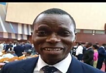 Eliezer Ntambwe contre la tenue des élections en 2023 : « Nous devons choisir entre la sécurité, le social et les élections »