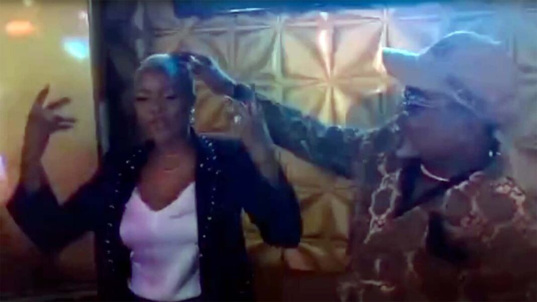 Koffi Olomide en mode Pétage avec sa chanteuse Cindy le coeur Koffi Olomide en mode Pétage avec sa chanteuse Cindy le coeur