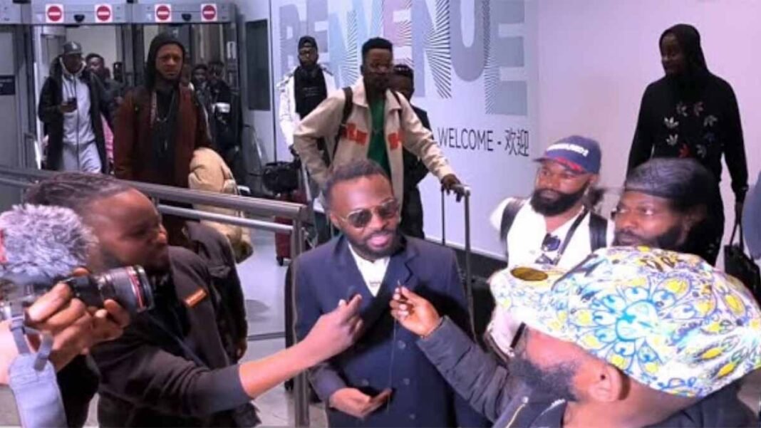 Arrivée d’Héritier Wata avec ses 26 musiciens à Paris