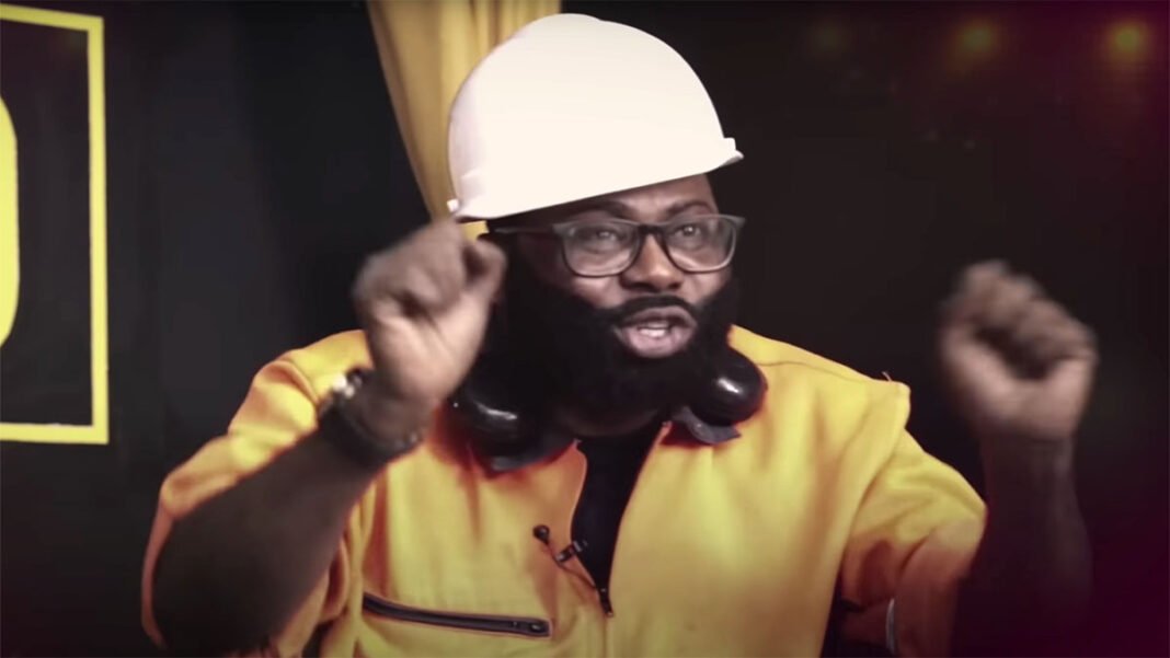 Quand le combattant Celezino chante « LIA NGA B0RD » de Ferre Gola