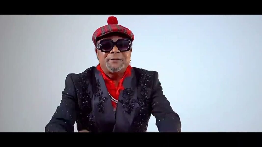 Le père de Gims et Dadju, Djuna Djanana chante « FATSHI BÉTON »