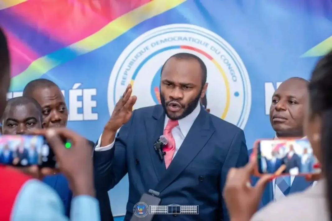 Motion contre Jacquemain Shabani : le député Laddy Yangotikala suspendu par son regroupement Motion contre Jacquemain Shabani : le député Laddy Yangotikala suspendu par son regroupement